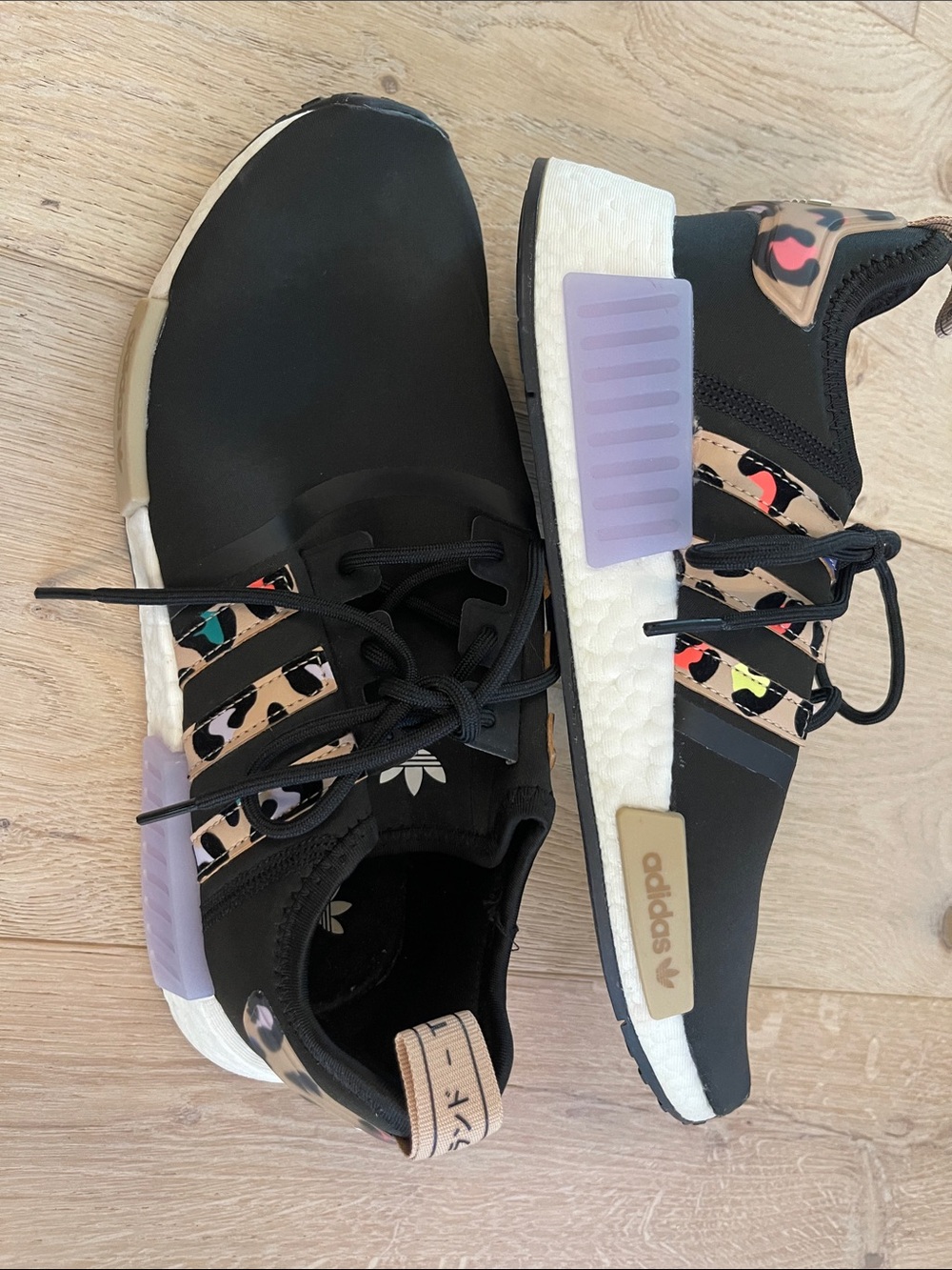 adidas Women’s Black Sneakers with Multicolor Leopard Accents Size 8.5 - Picture 6 of 7